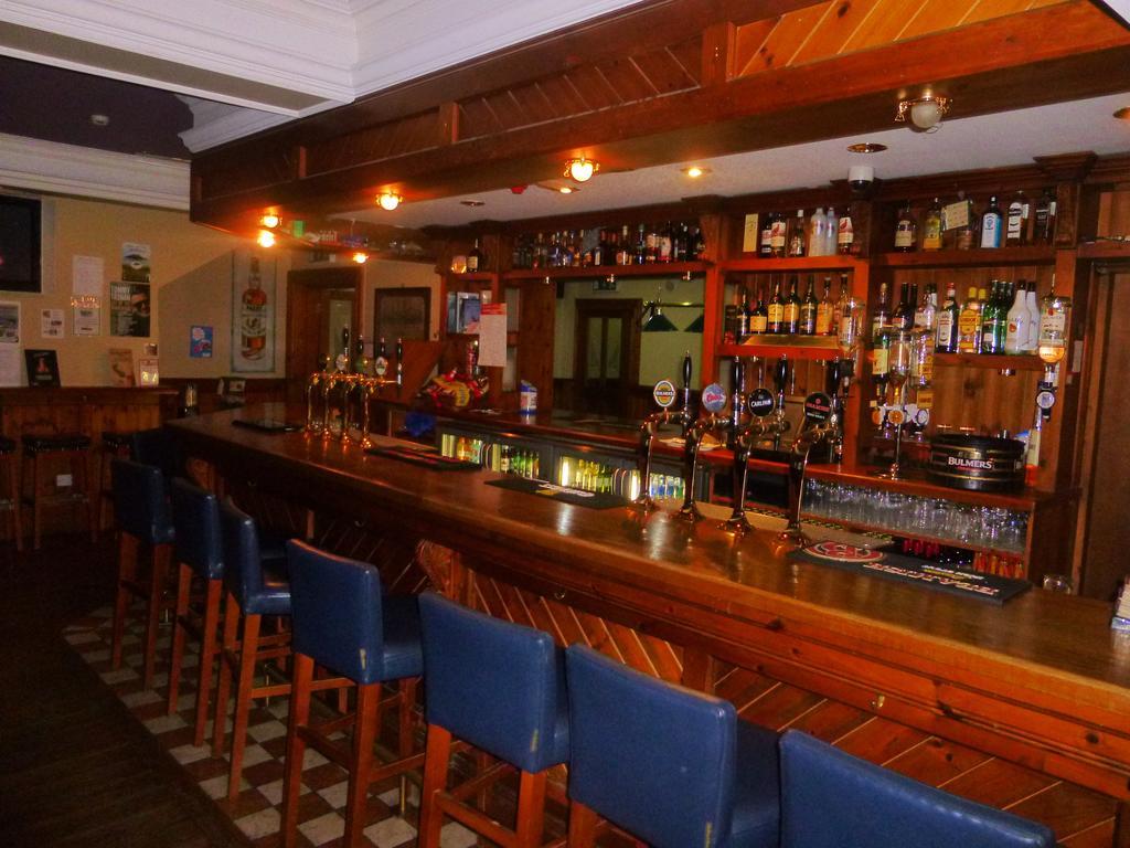 The Schooner Tavern Ballycotton Exterior photo